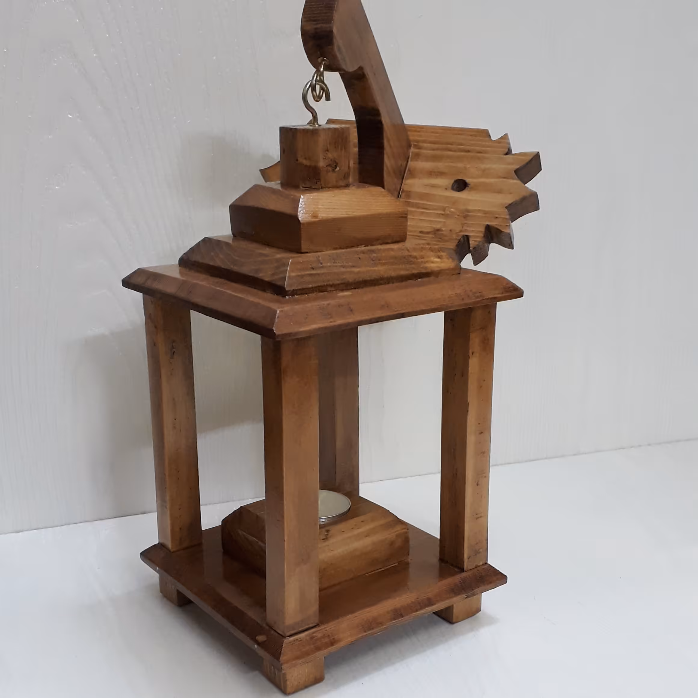 فانوس چوبی آویز دیواری .ارسال با تیپاکس بصورت پس کرایه