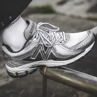 302 new balance men کتونی نیوبالانس مردانه رنگ نقره ای خاص