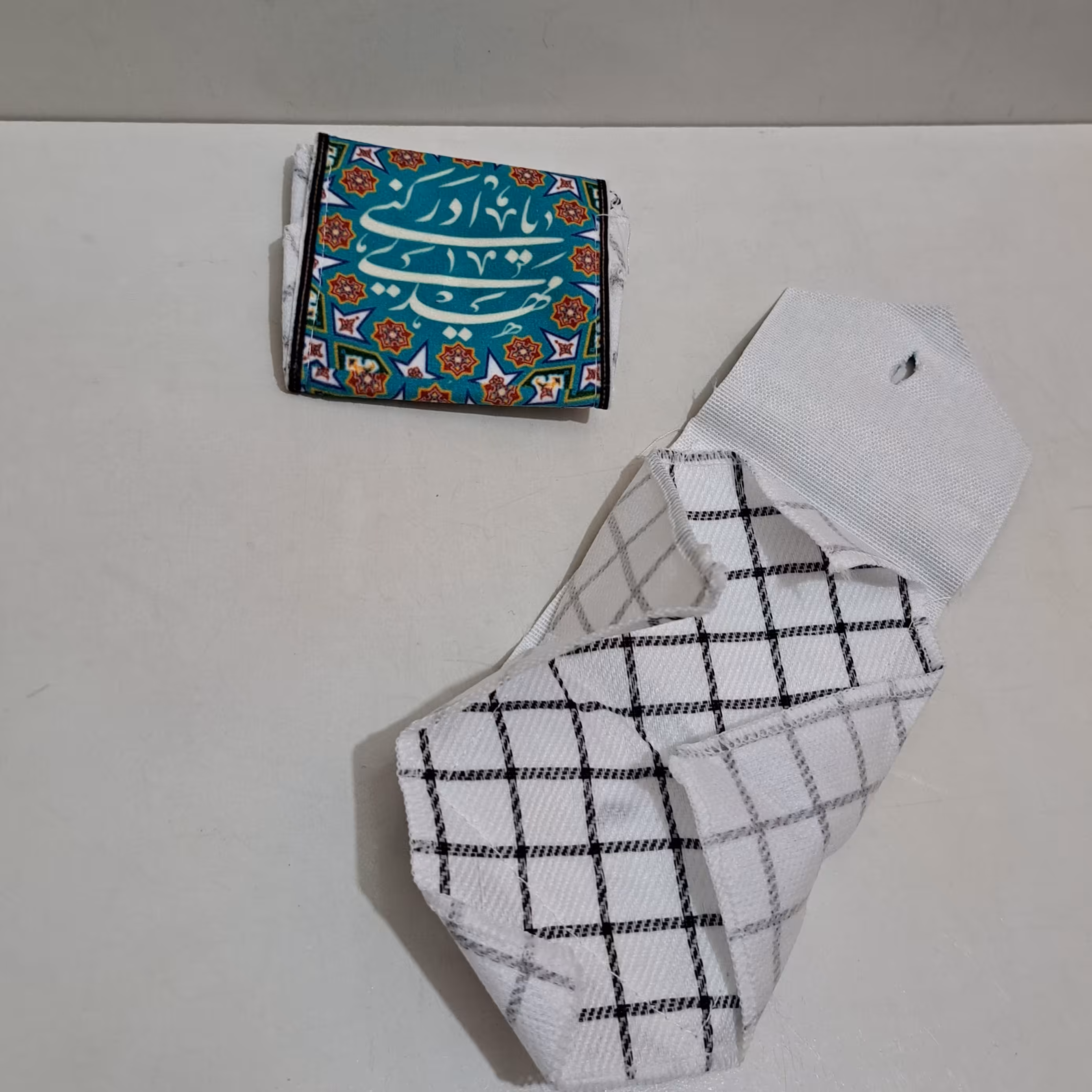 جامهری طرح امام زمانی با متن یا مهدی ادرکنی مخمل داخل چفیه مناسب هدیه جشن نیمه شعبان تعداد بالای ده تا تخفیف دارد  