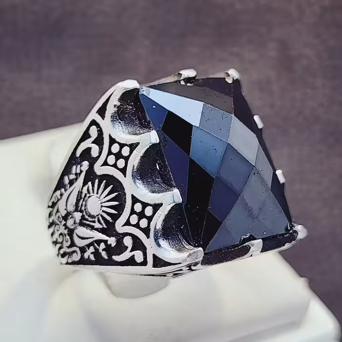 نگین سنتاتیک مدل فنسی مشکی با رکاب نقره زیبا مردانه 