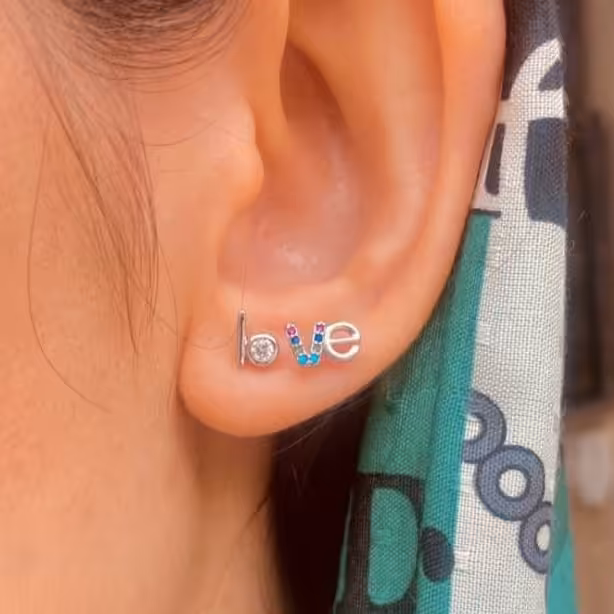 گوشواره عشق love رنگی  ژوپینگ رنگ ثابت و ضد حساسیت