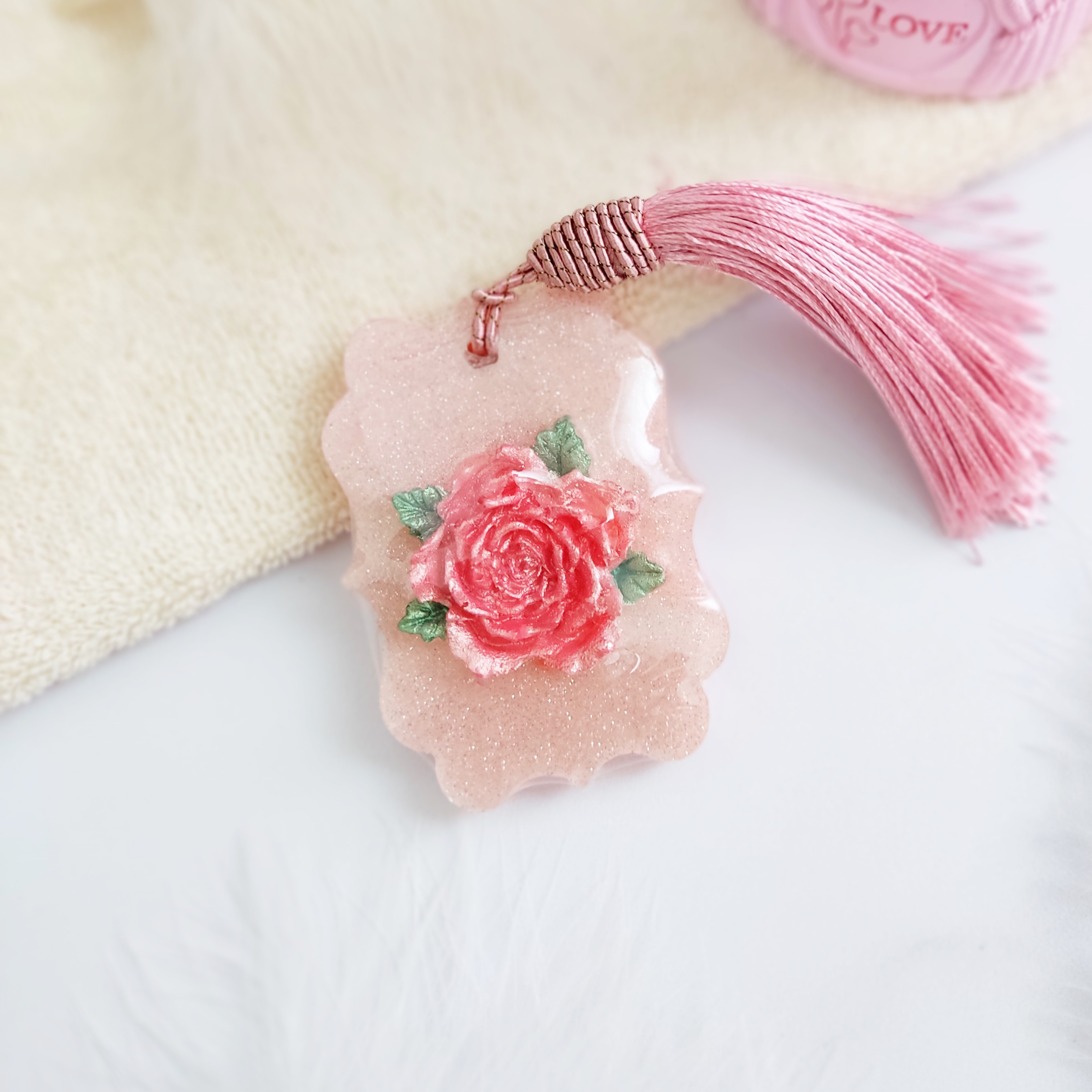 صابون تزئینی دستساز طرح آویز رز صورتی کد 2