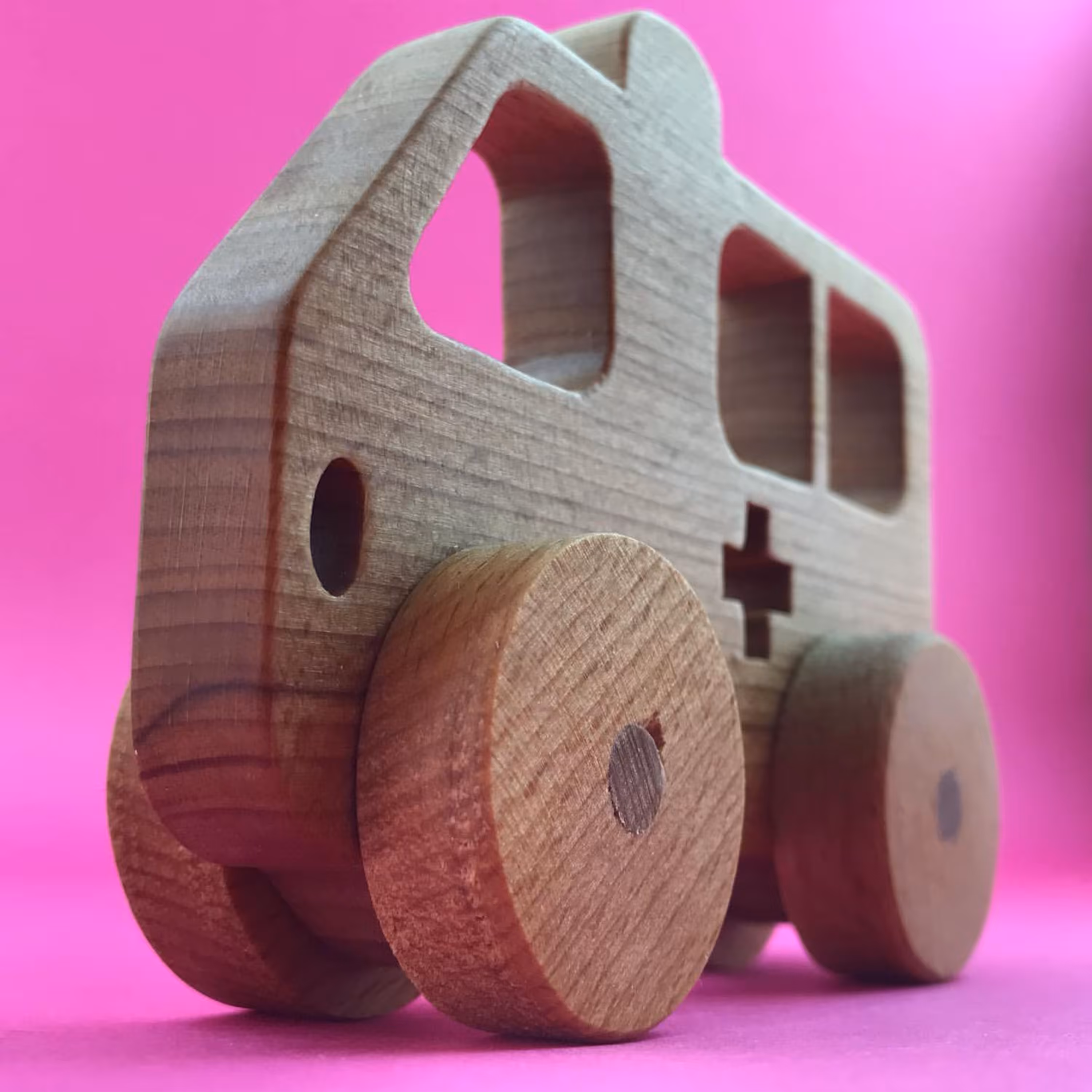 ماشین اسباب بازی چوبی-ارگانیک مدل آمبولانس 3