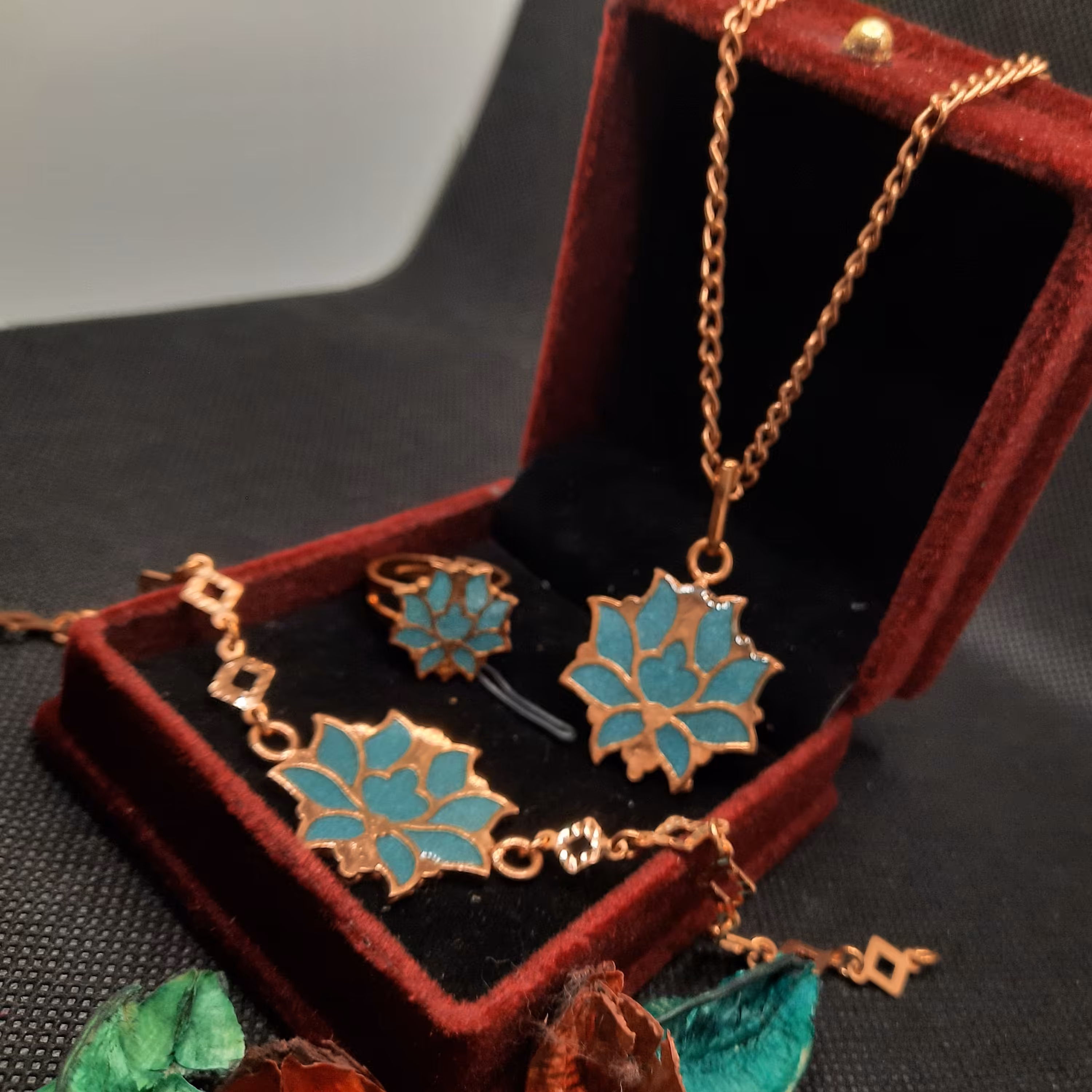 نیم ست گردنبند،دستبند و انگشتر مدل گل