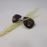 عینک آفتابی اسپرت  برند RAYBAN جنسیت فریم تمام قاب فلزی دسته فنری  جنسیت عدسی  شیشه uy400 فریم طلایی عدسی دودی بزرگ