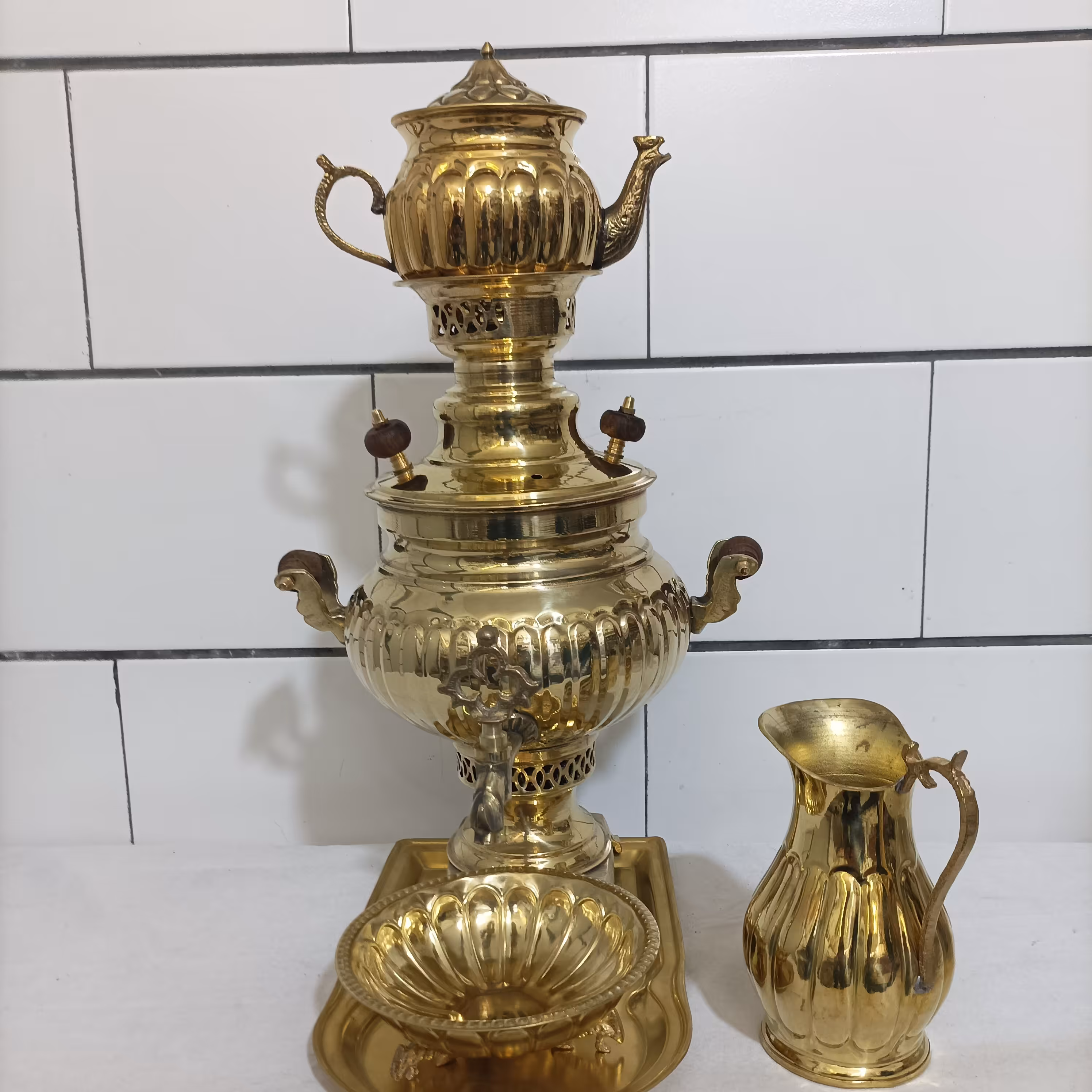 سماور ذغالی برنجی باسرویس  چهار تیکه ارسال رایگان