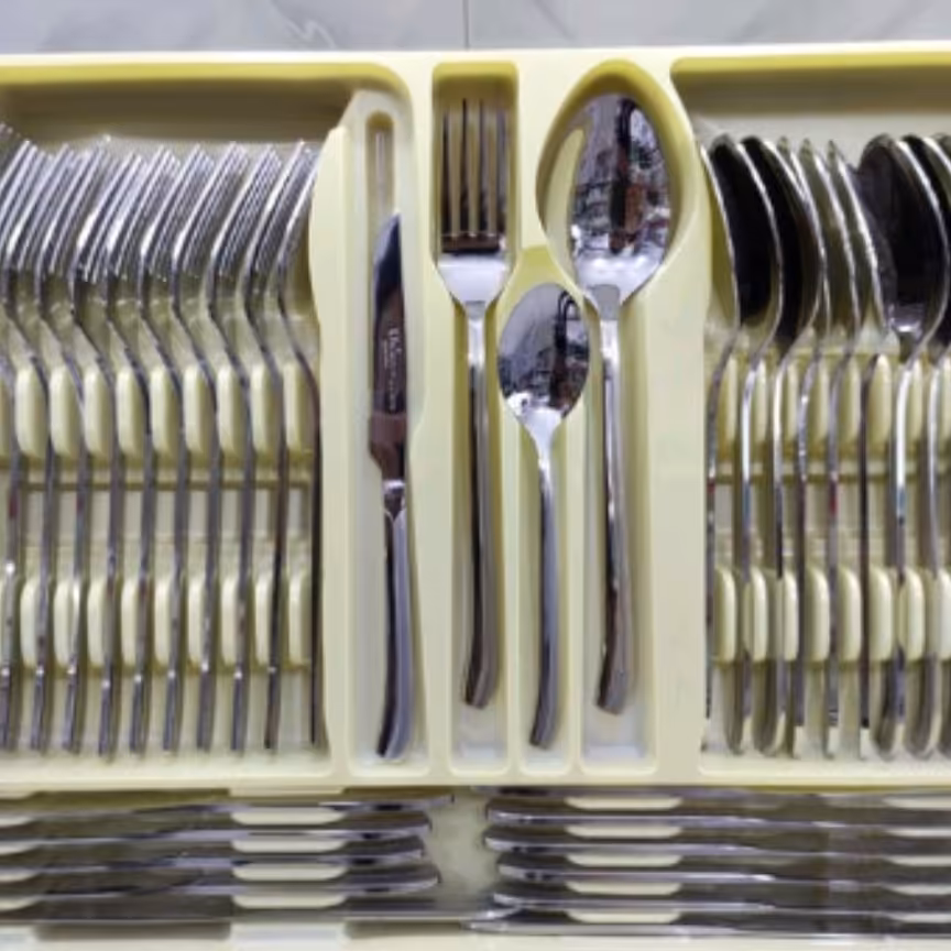 سرویس قاشق و چنگال 128 پارچه 24نفره.  رنگ نقره ای همراه با اشانتیون 