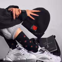 ست کلاه و جوراب طرح گل رز نخ پنبه فری سایز