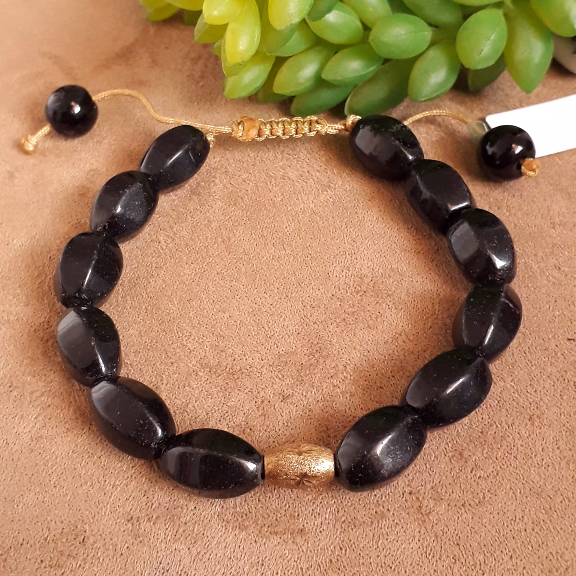 دستبند عقیق سیاه و گوی نقره تراش