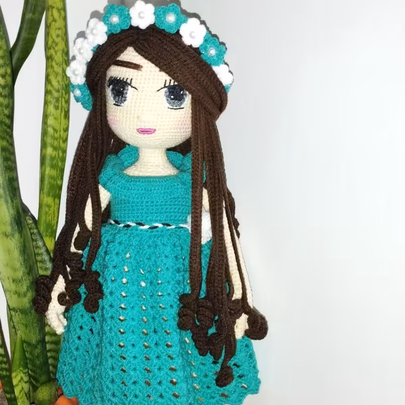 عروسک زیبای لوسیا،بافته شده با کاموای اکریل تاب،با گلدوزی چشم ها،قابل سفارش در نگ دلخواه شما،قابل شستشو