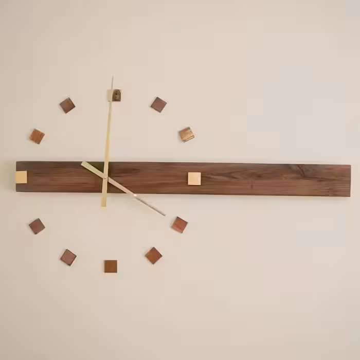 ساعت دیواری تمام  چوب دستساز ساده اما متفاوت