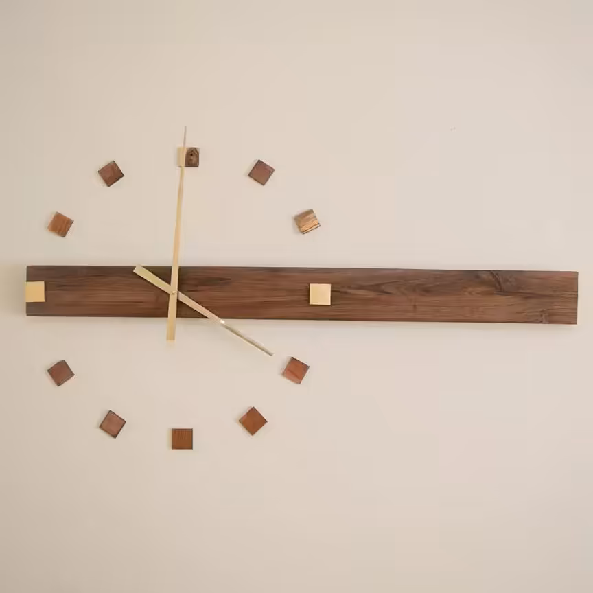 ساعت دیواری تمام  چوب دستساز ساده اما متفاوت