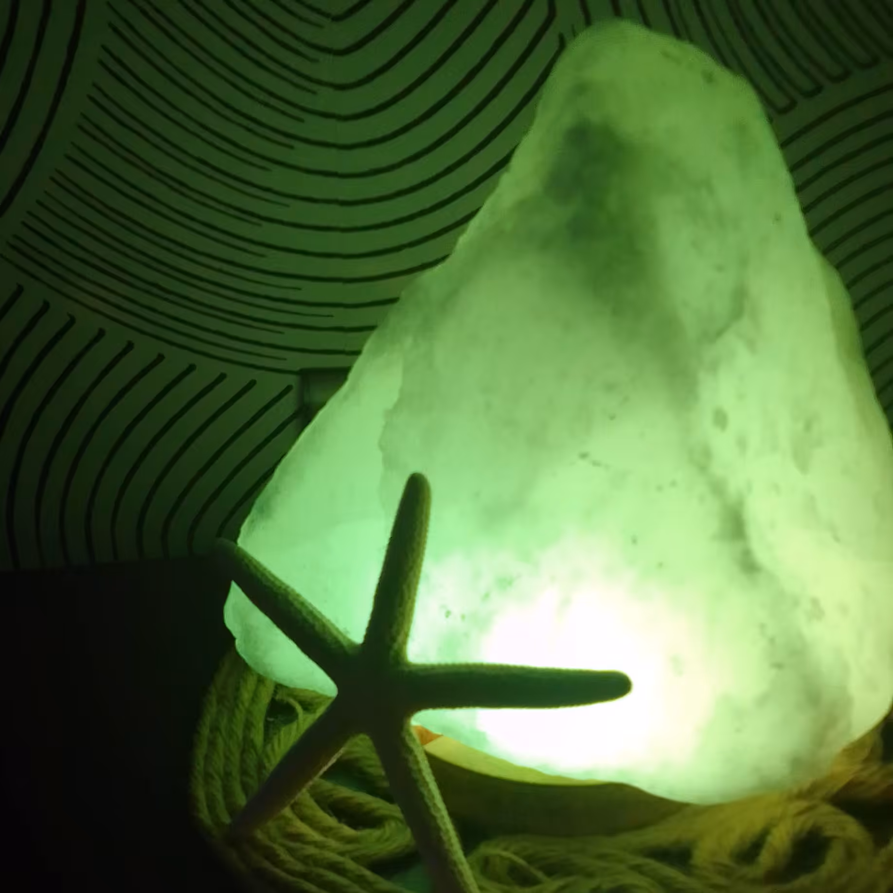 آباژور سنگ نمک مدل صخره کد 002پایه ی MDF با فیلتر رنگی کلید خاموش روشن