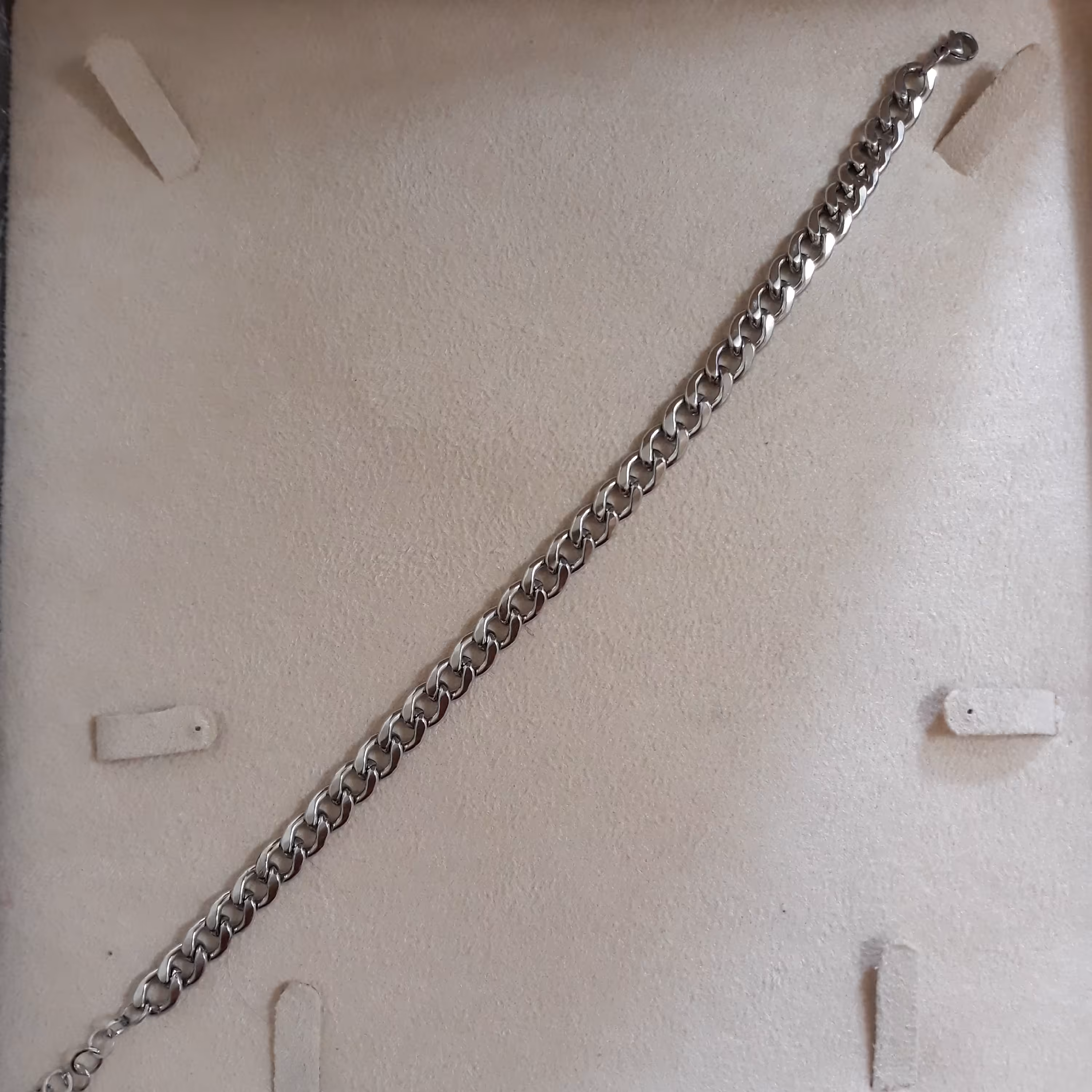 دستبند کارتیر استیل نقره ای رنگ ثابت