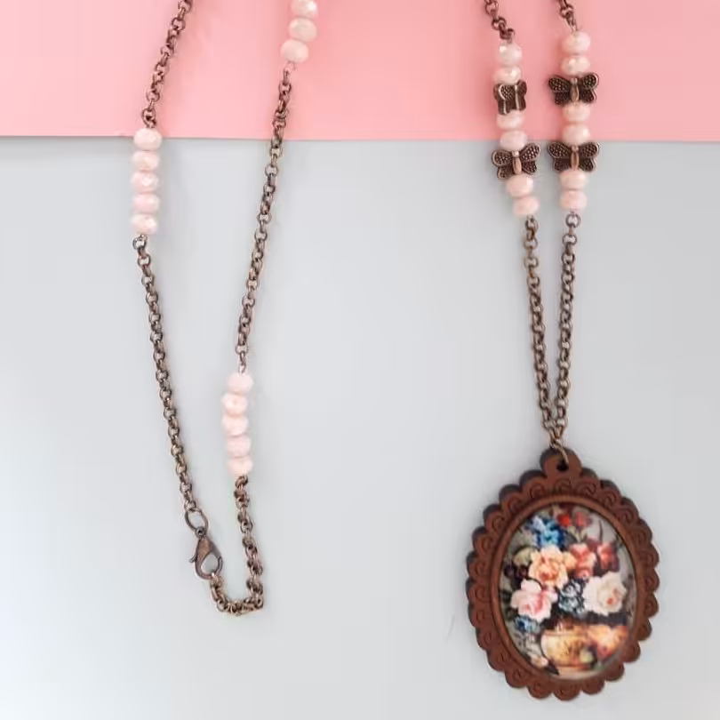 رو مانتویی زنجیری با آویز رزین
جنس زنجیر برنز
قاب آویز چوبی