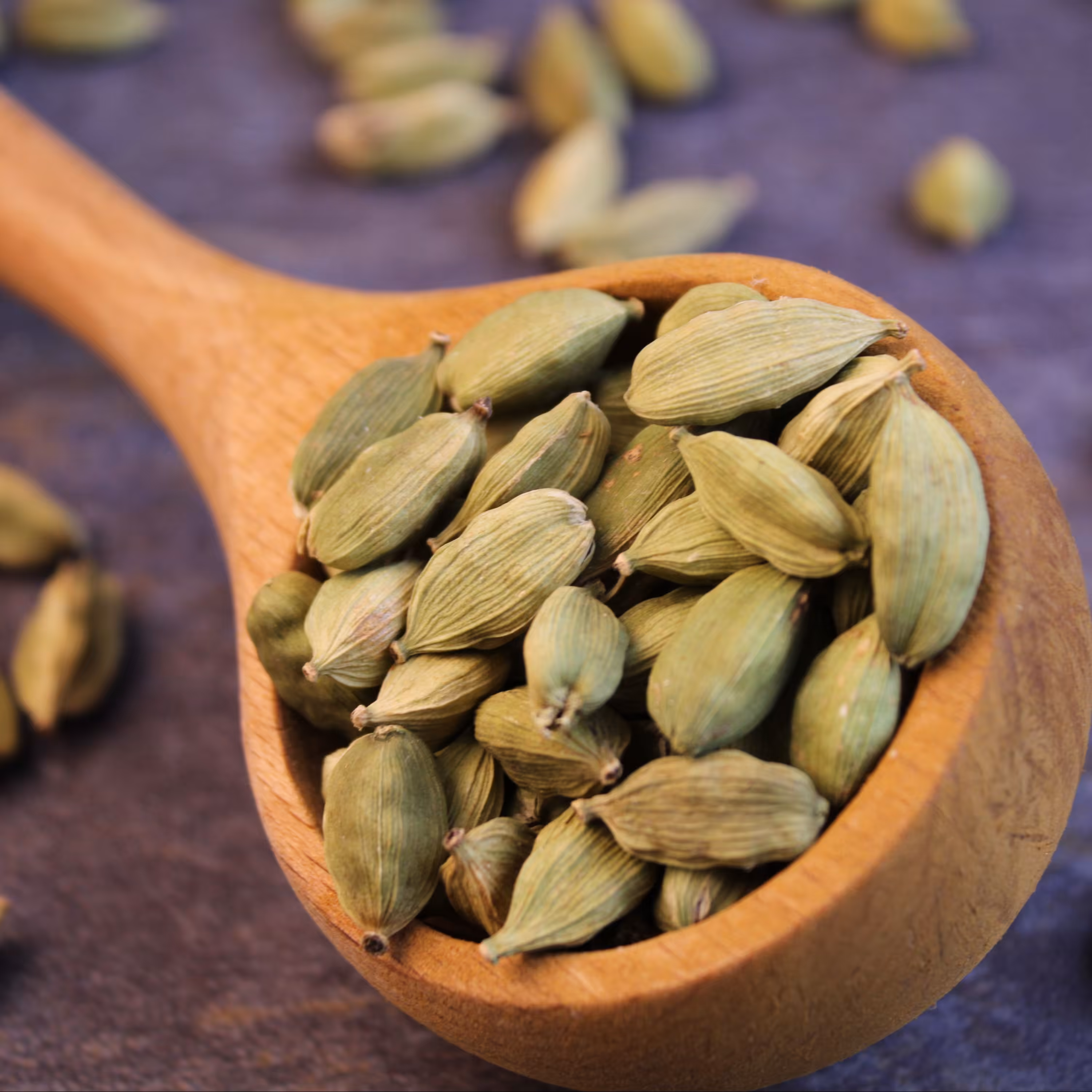 دانه هل وارداتی اکبر بنفش 50 گرمی سرزمین محصولات مهزود 