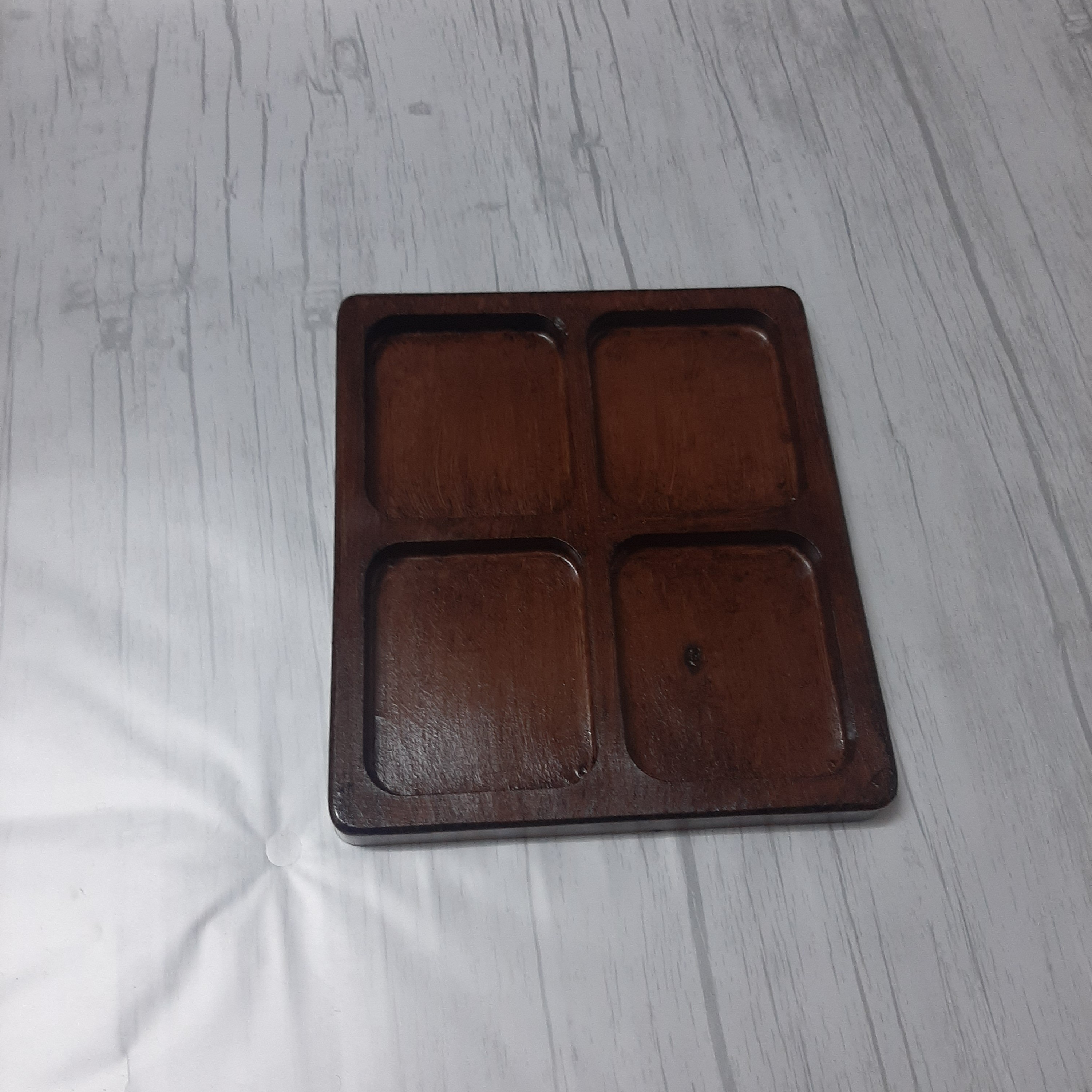 اردوخوری مدل آوان ، طرح چوب، در  دو رنگ قهوه ای تیره و قهوه ای روشن