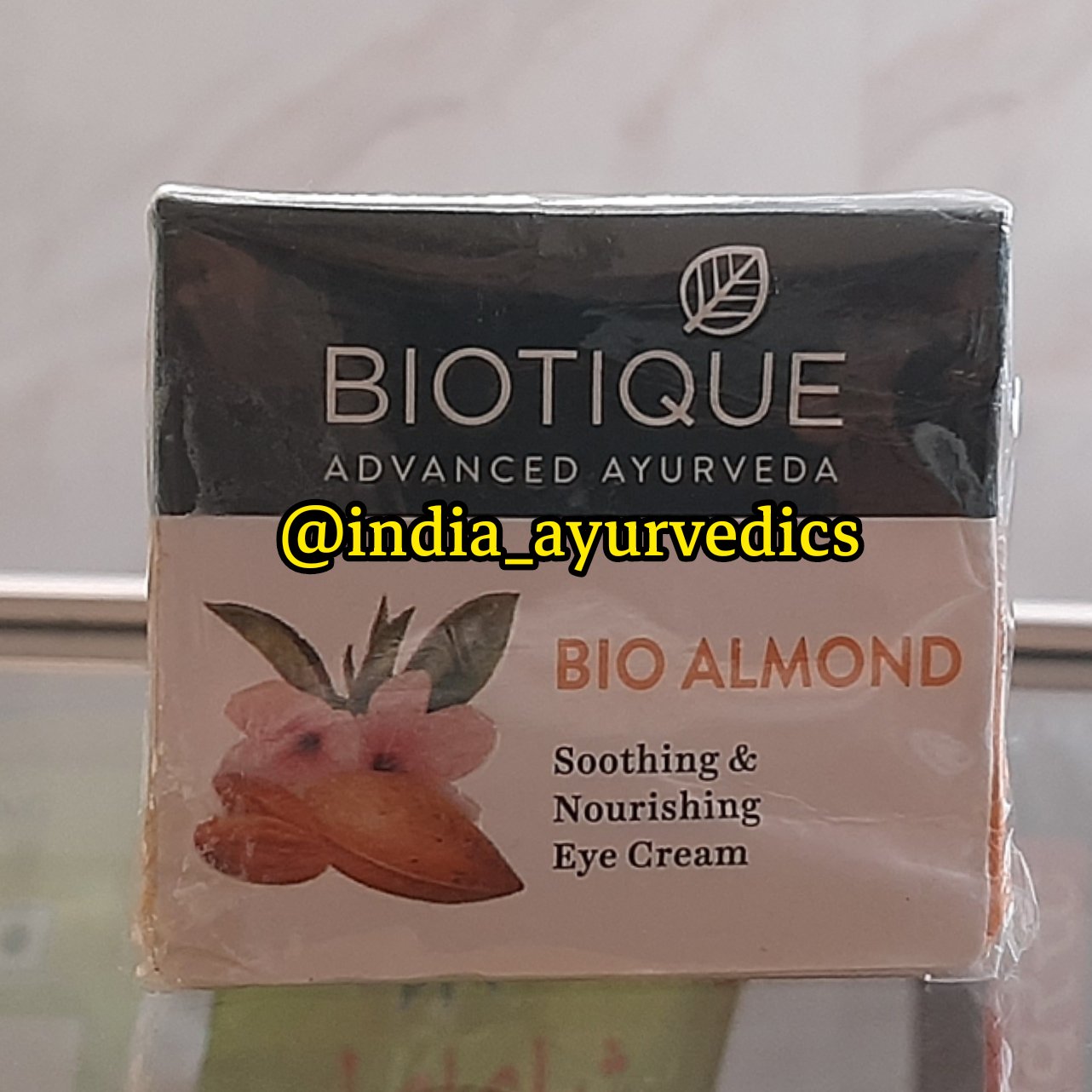 کرم دور چشم روغن بادام،آبرسان،رفع چروک و سیاهی و پف دور چشم 15گرم