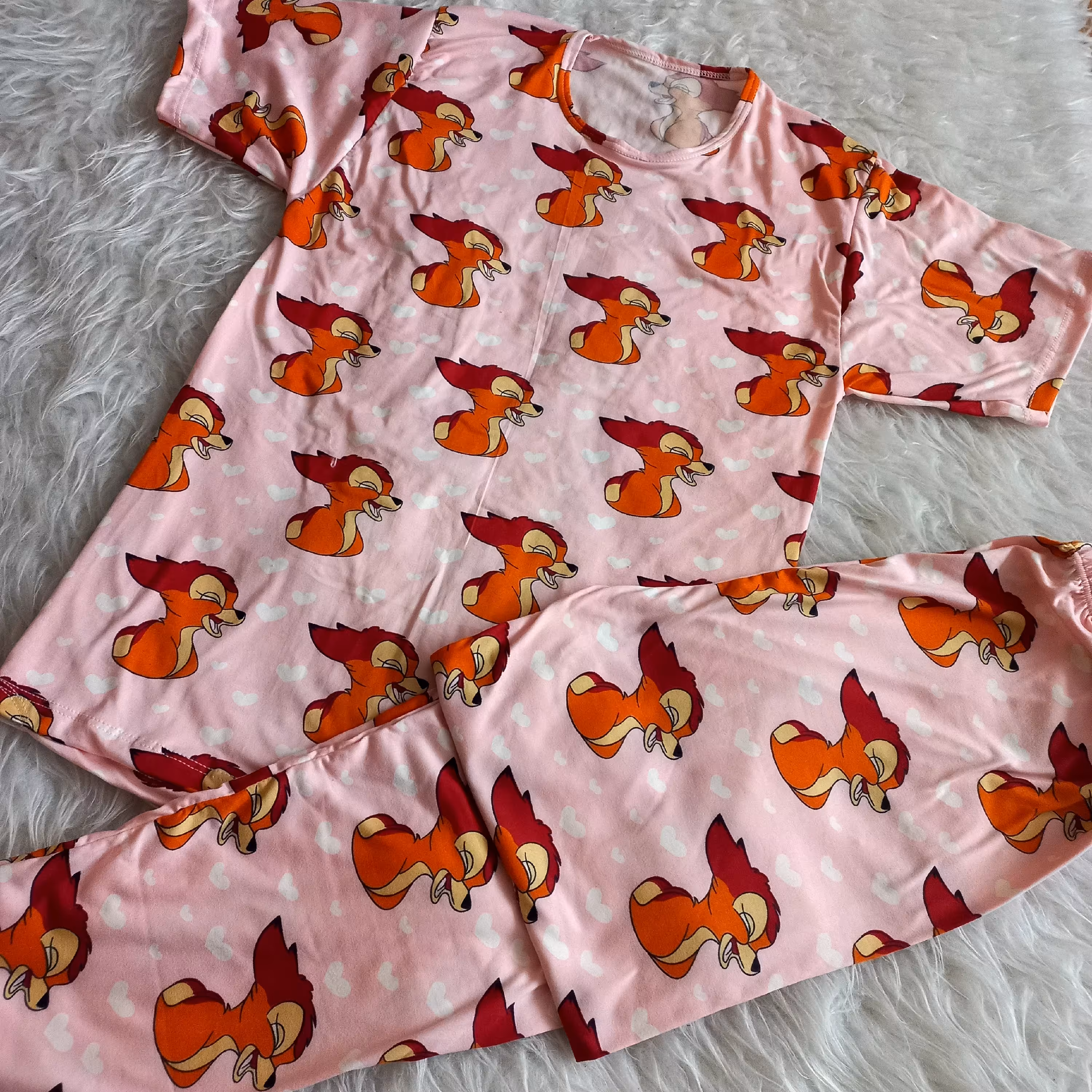 ست تیشرت وشلوار طرح فانتزی جنس کیاهی .فری سایز از 38 تا 52 کیفیت بالا جنس تضمینی