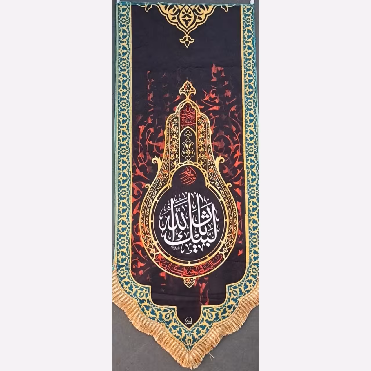 پرچم آیفونی طرح محرم جنس مخمل اندازه  90 در 35 لبیک یا ثارالله مناسب پشت شیشه مغازه 