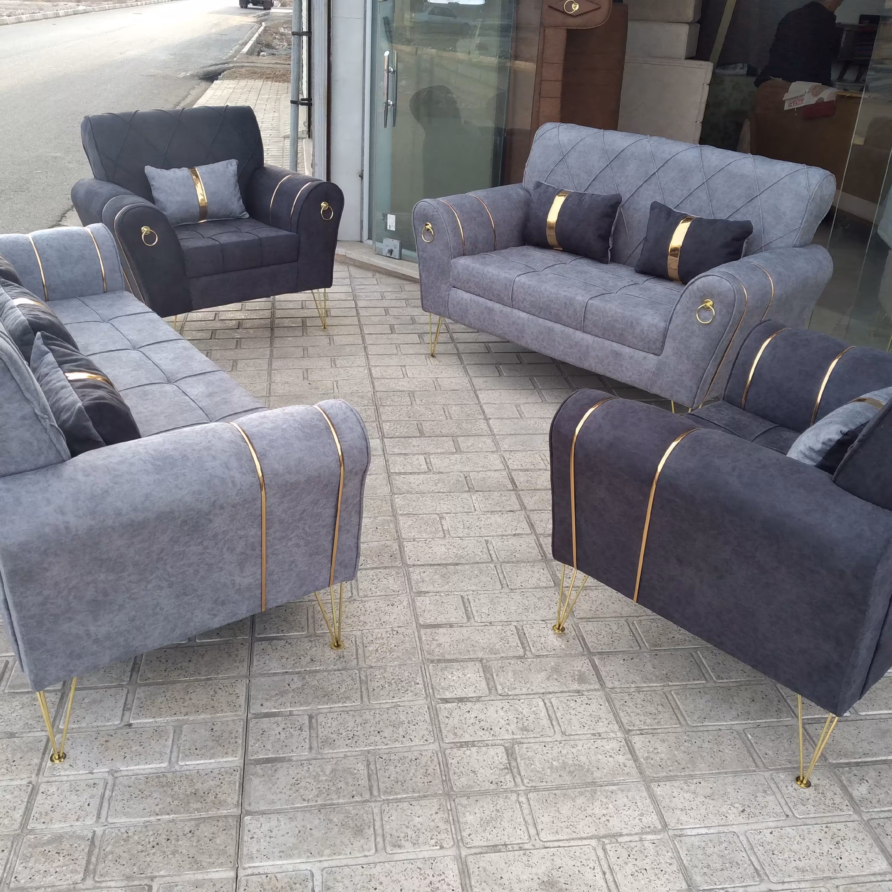 مبل اسکارلت پایه فلزی در رنگ بندی مختلف هزینه ارسال به عهده مشتری میباشد