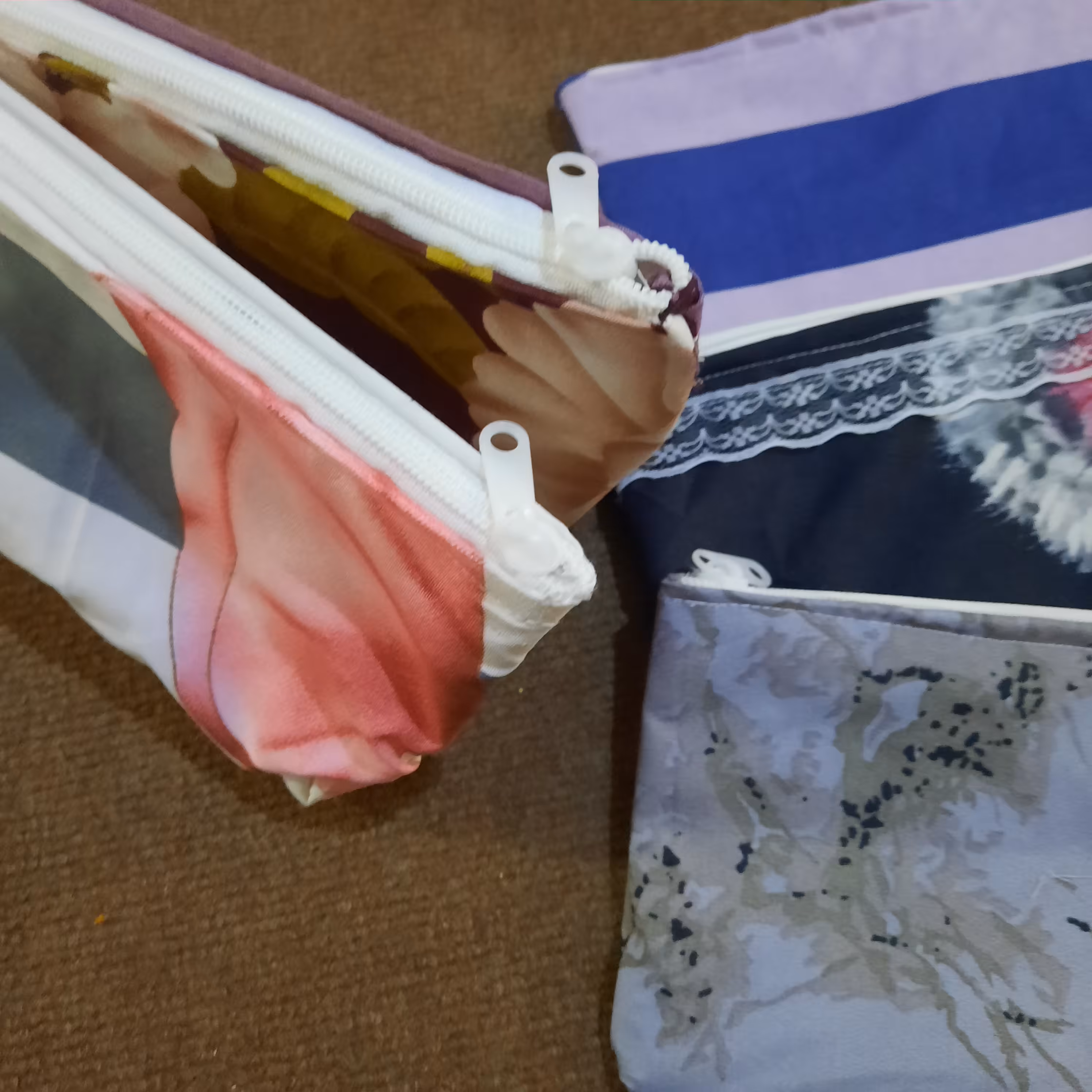 جا لقمه مدرسه داخل نایلون دار