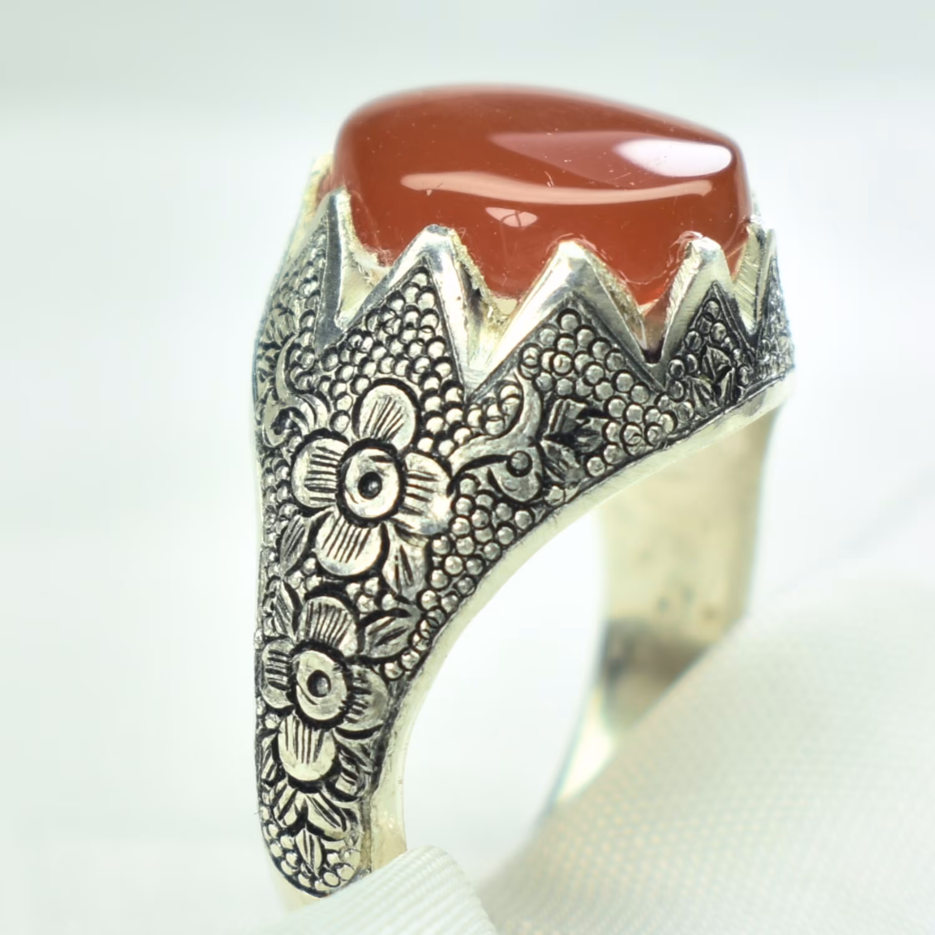 انگشتر نقره مردانه سیاه قلم دست ساز نگین عقیق یمنی اصل