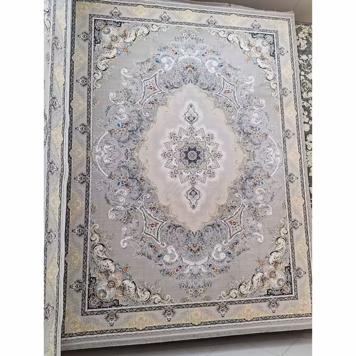 فرش ماشینی 1200 شانه گل برجسته اصل تراکم 3600 طرح پرند زمینه ترمه ای (فیلی) 12 متری جنس اکرولیک