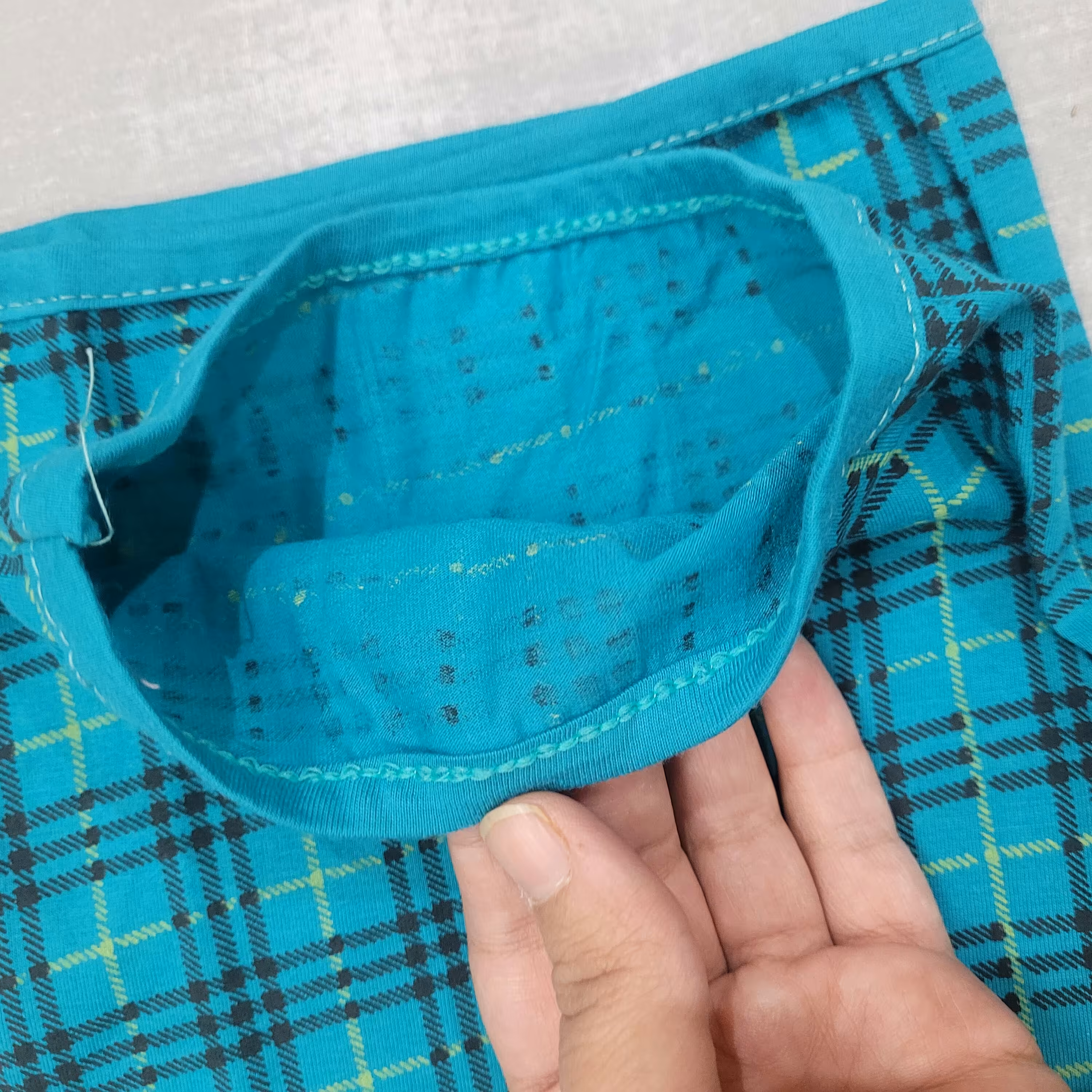 شلوار  زنانه طرح چارخونه جنس نخ پنبه سایز یک و سایز دو  رنگ سبز آبی 