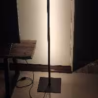 آباژور ایستاده