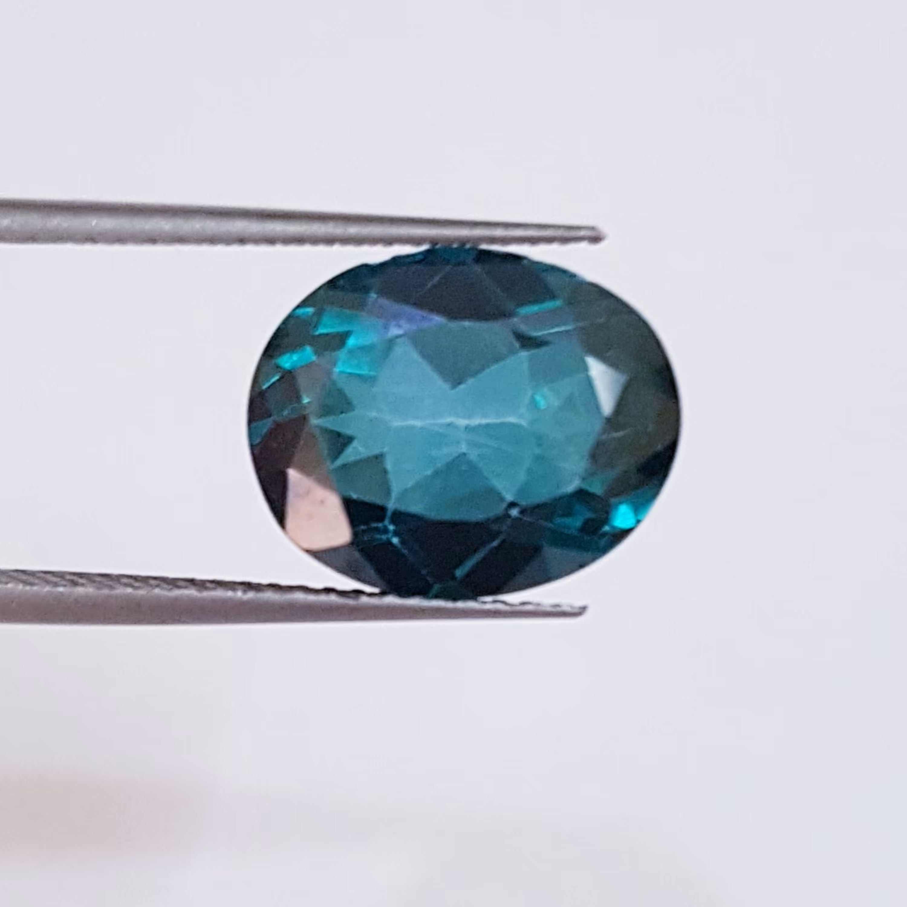 نگین توپاز سبز اصل (تراش بیضی)