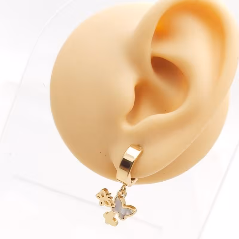 گوشواره زیبا وجذاب پراونه با بال سفید سنگ شده از برند استیل بدون الرژیک و رنگ ثا