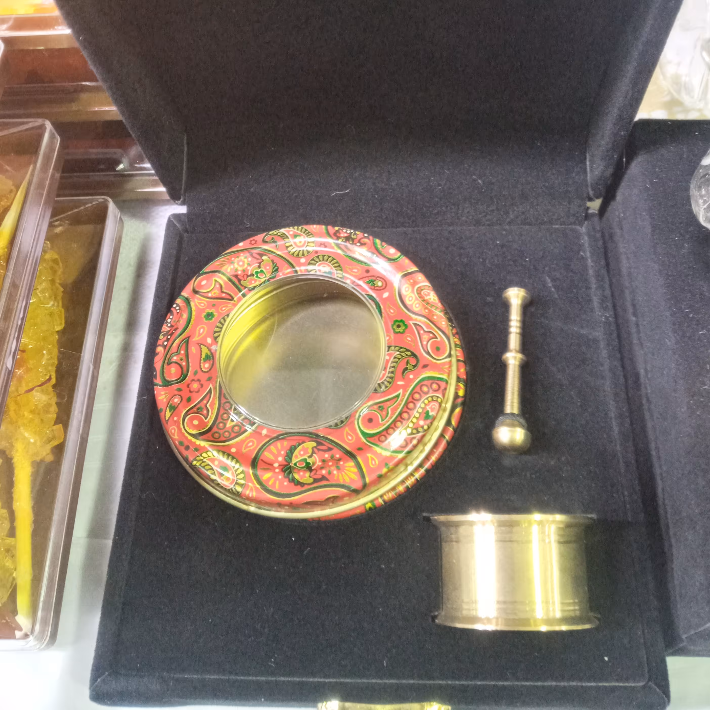 باکس مخمل3گرم  زعفران نگین اتوئی و هاون 