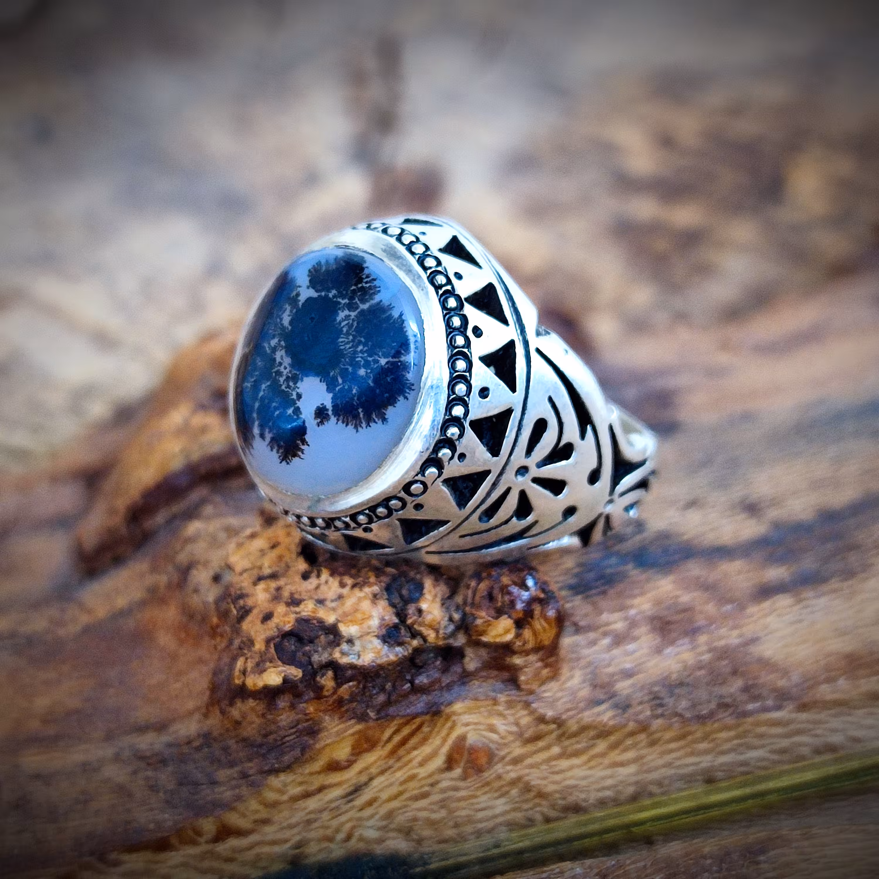 انگشتر نقره مردانه دستساز با نگین عقیق شجر قائن اصیل و طبیعی 