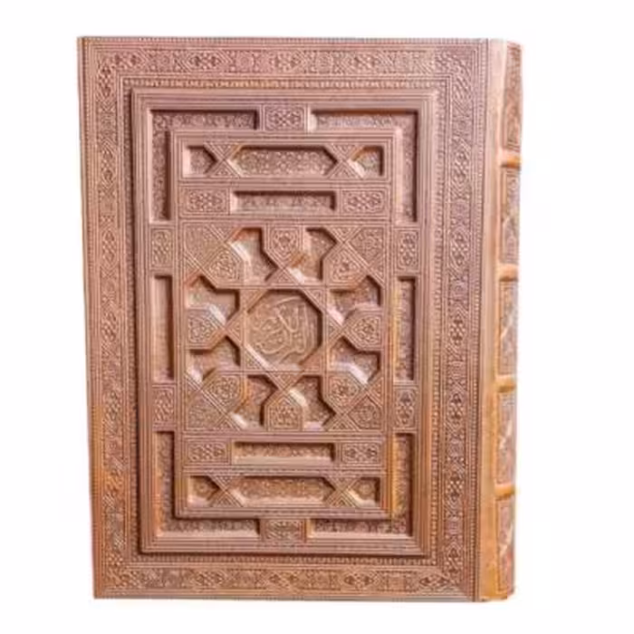 کتاب نفیس قرآن کریم چرمی طرح برجسته کاغذ معطر همراه با جعبه قطع وزیری