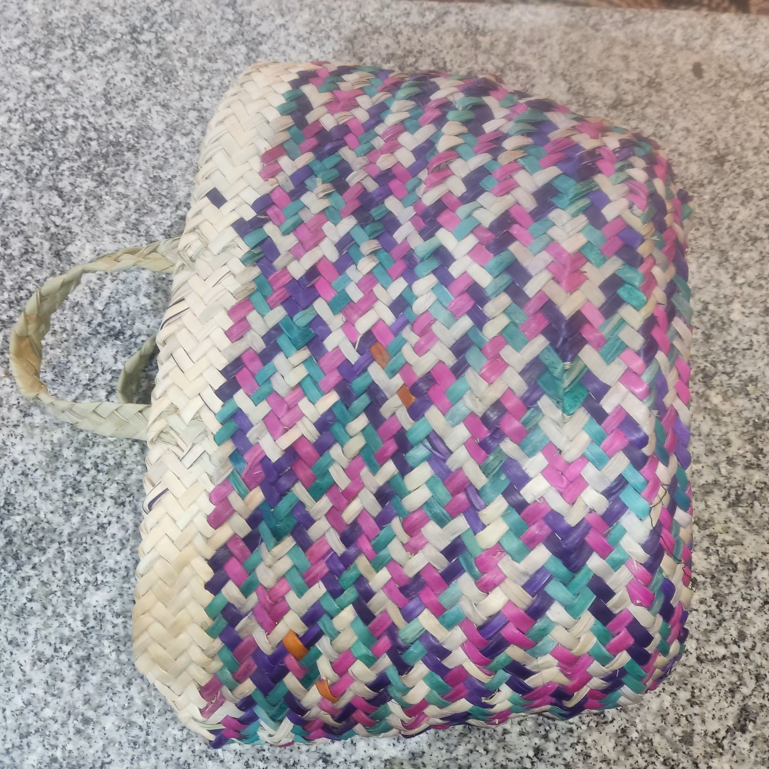 زنبیل حصیری