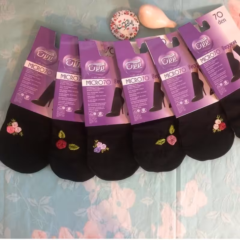 جوراب گلدوزی شده دستدوز طرح رز عنکبوتی 