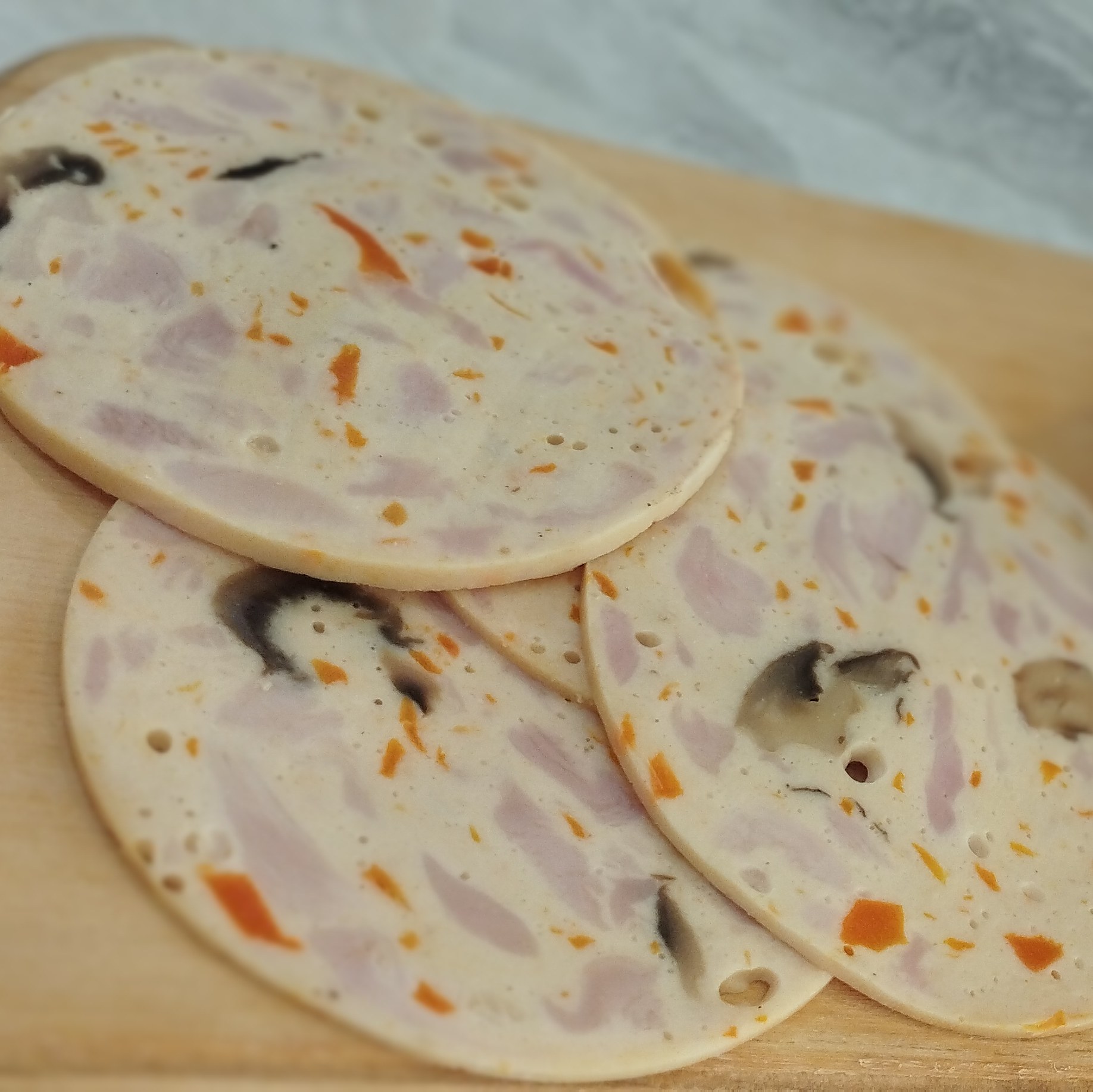 کالباس مرغ و قارچ