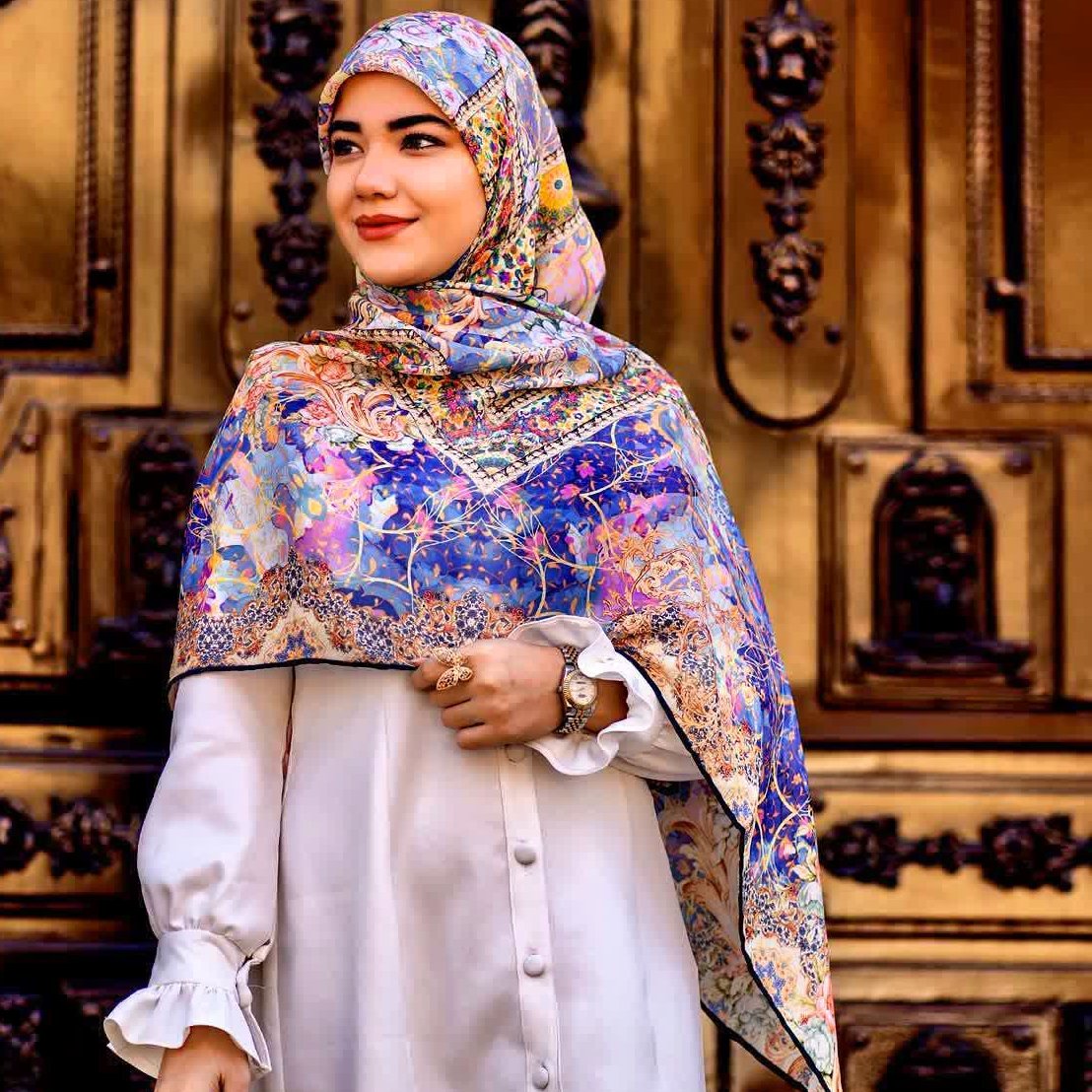 روسری سوپر کرپ دور دست دوز سر نمیخوره قواره 140با طرح زیبا