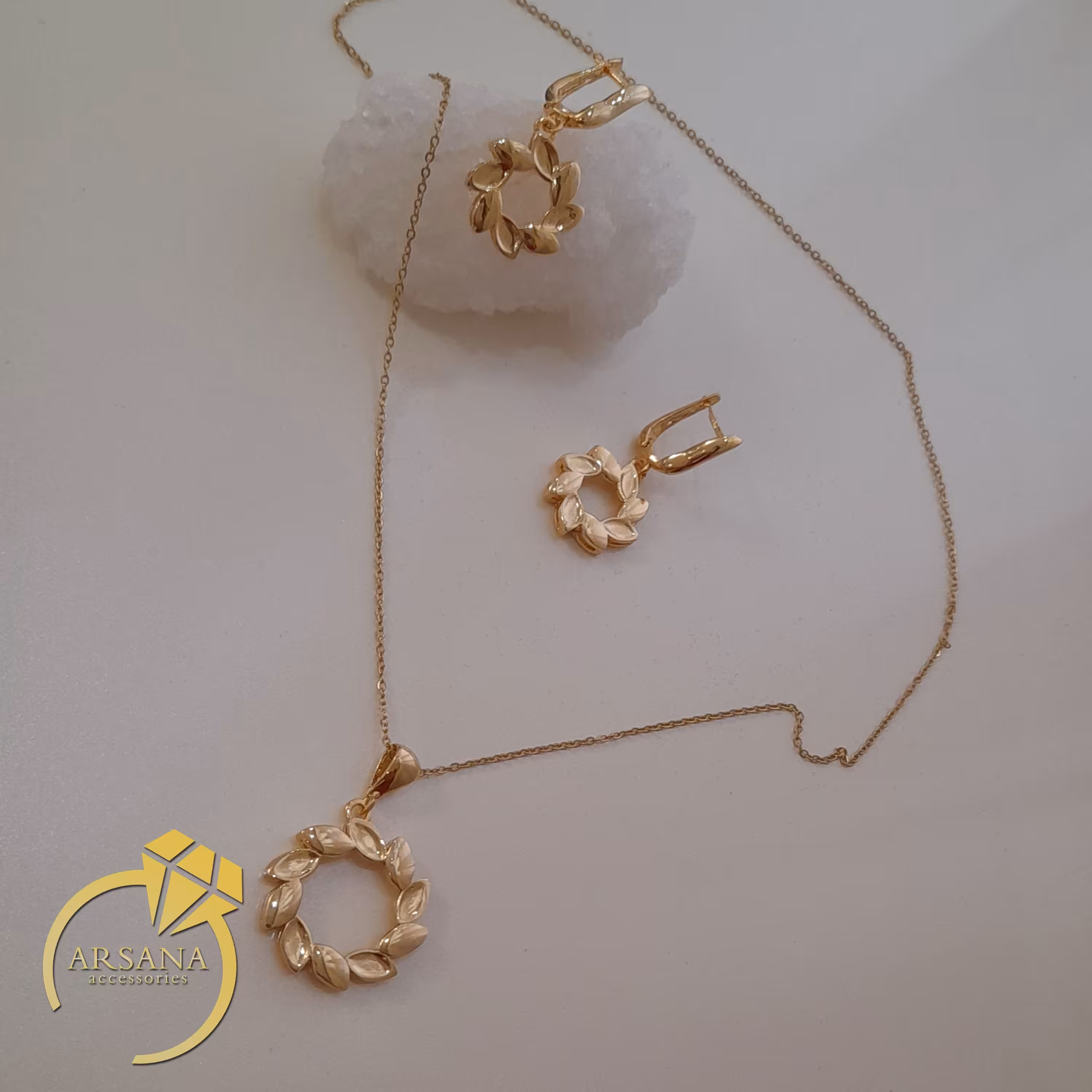 نیم ست زنانه استیل طرح طلا  رنگ طلایی