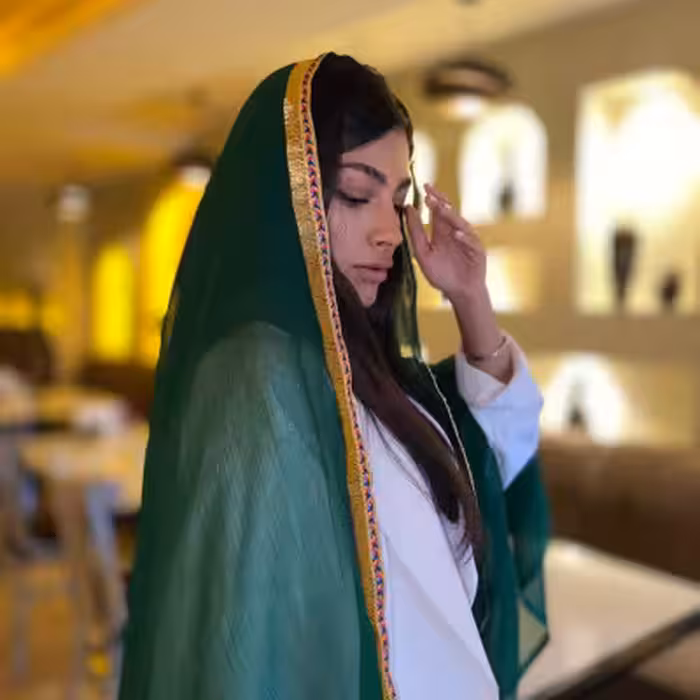 شال حریر کریشه ساده و خرج کار دارای 9 رنگ زیبا