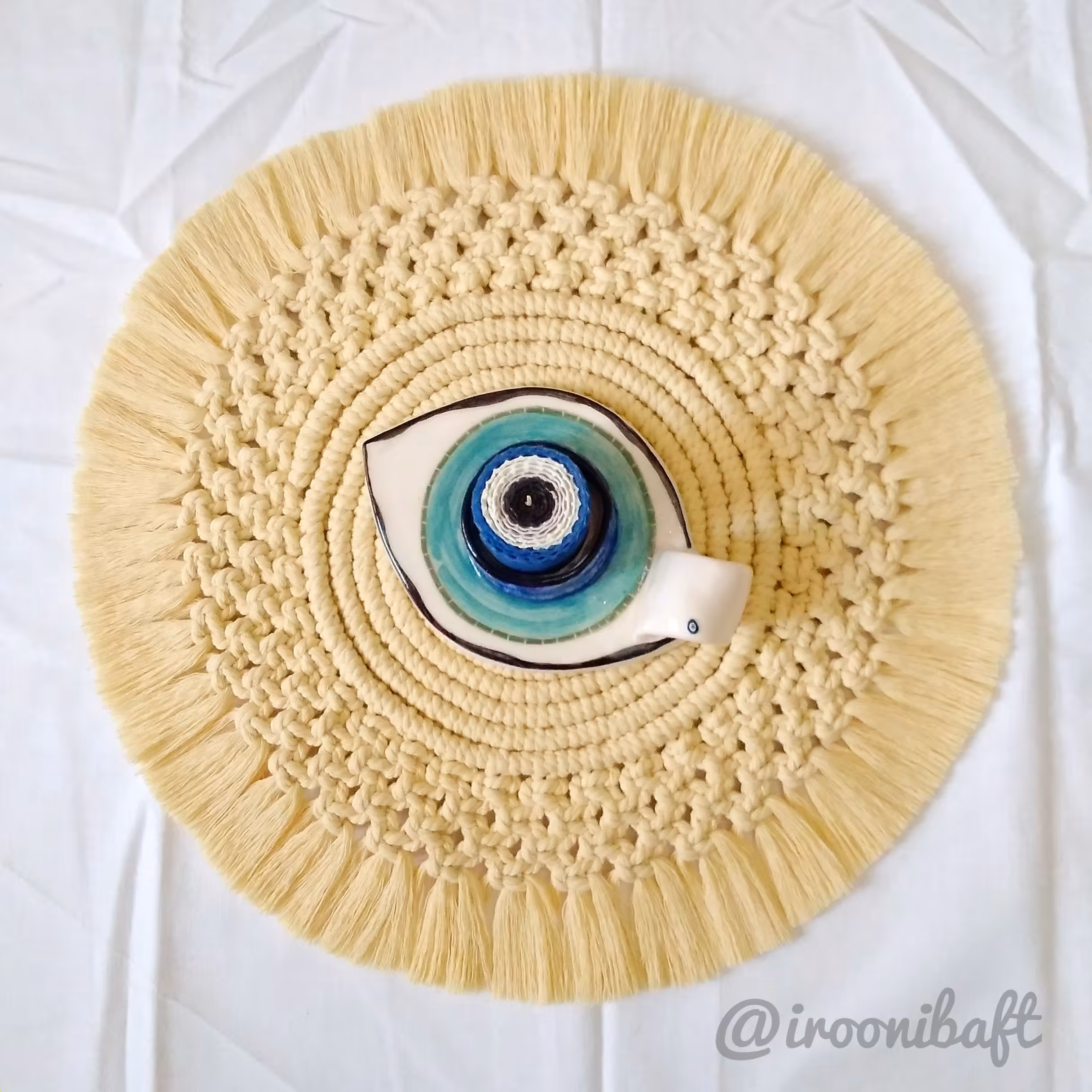 رومیزی گرد مکرومه و زیر بشقابی 