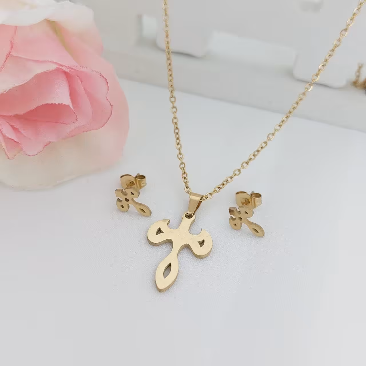 نیمست کد12150طرح طلا.استاینلس استیل.آبکاری طلا.رنگ ثابت.ضدحساسیت