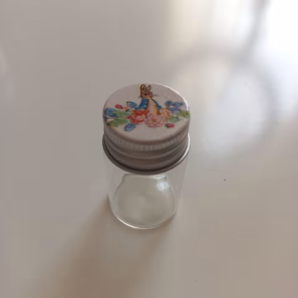 شیشه سوزن خیاطی  رنگ سفید طرح خرگوش