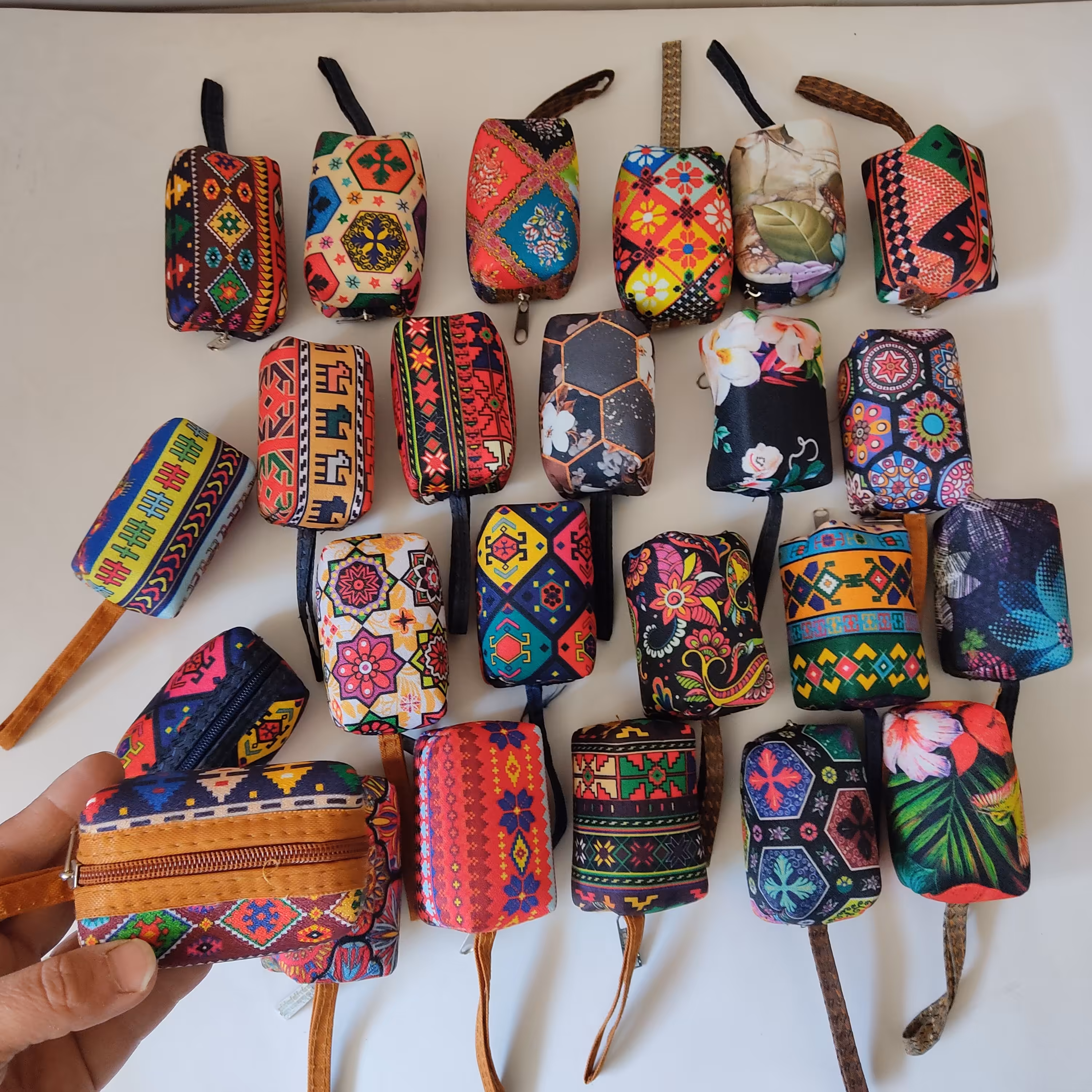 136تا کیف جا هندزفری یا تنقلات . هدیه ای مناسب برای مدارس و جشن ها 