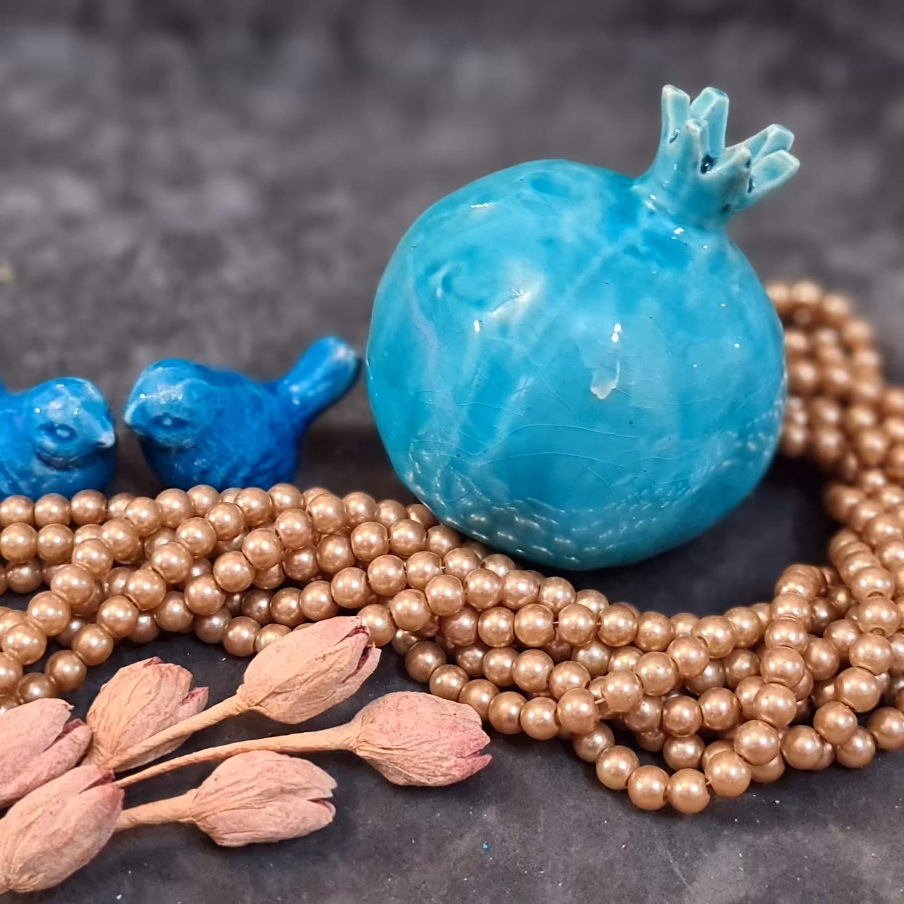 مروارید سنگی صدفی، (کد 38)اصل شماره 8(کاراملی تیره  )بصورت یک بند ،  شامل (105 الی 110 مهره ) 75 گرم 