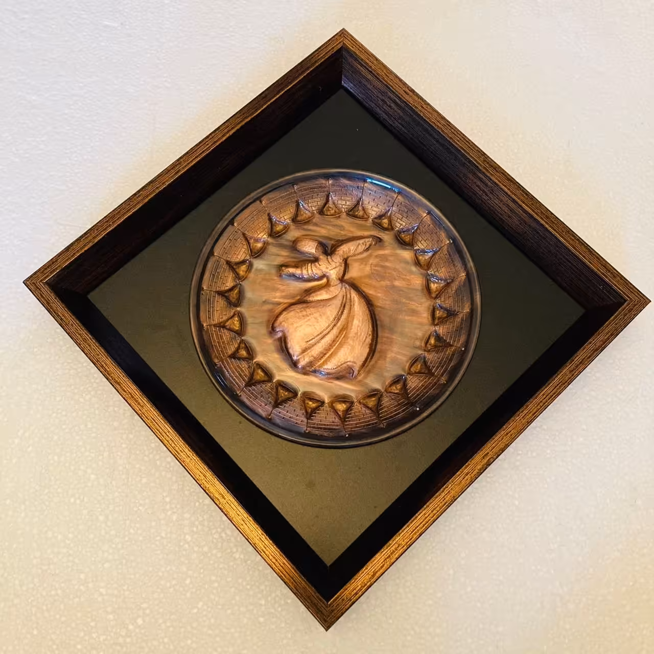 بشقاب قلمزنی  20 سانتی مسی  برجسته کاری با قاب 