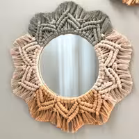 ایینه مکرومه با چند رنگ در قطر حلقه 20سانت.با بهترین متریال با رنگ بندی و سایز دلخواه قابل سفارش.