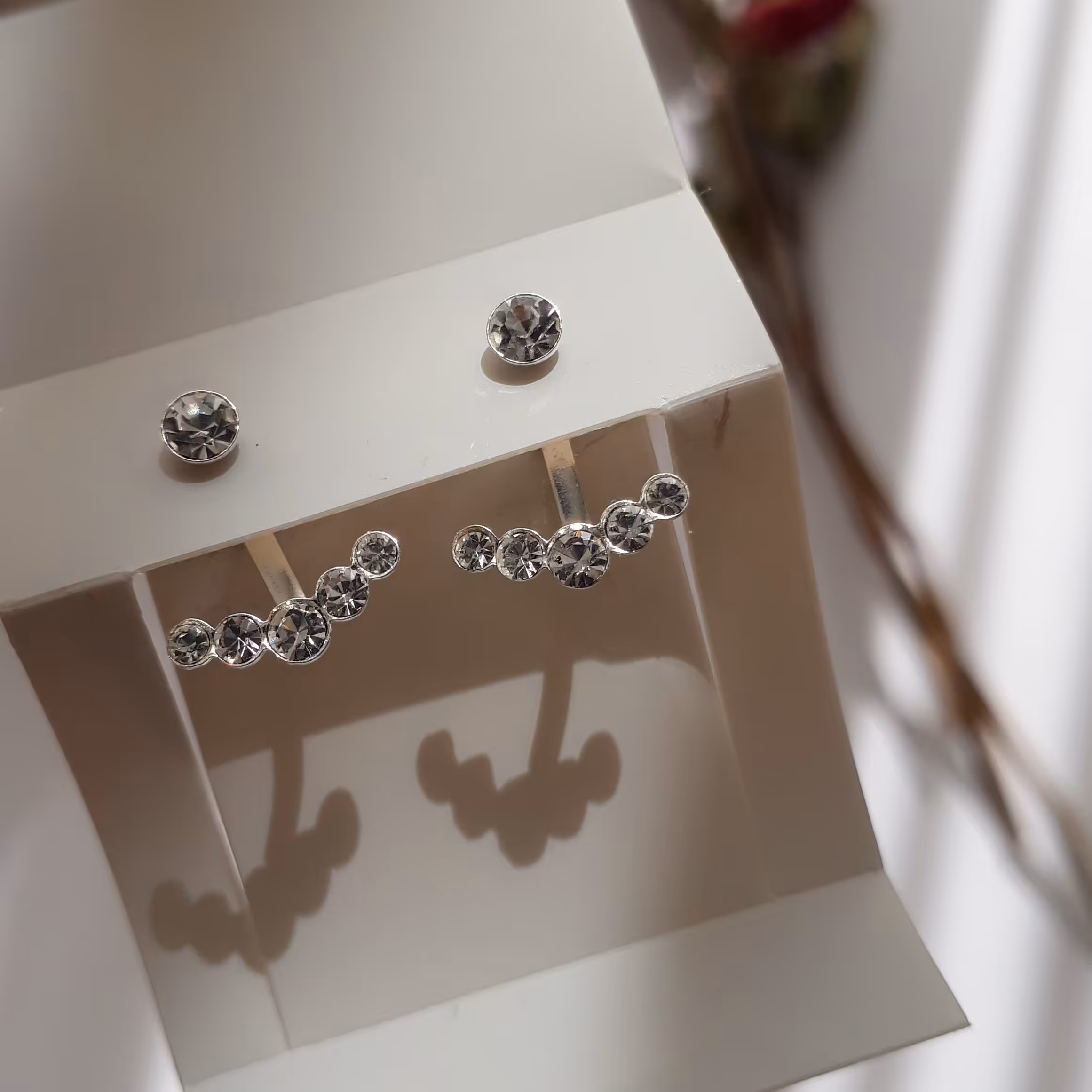 گوشواره نقره 925 مناسب استفاده روزانه، رنگ ثابت، نگین دار