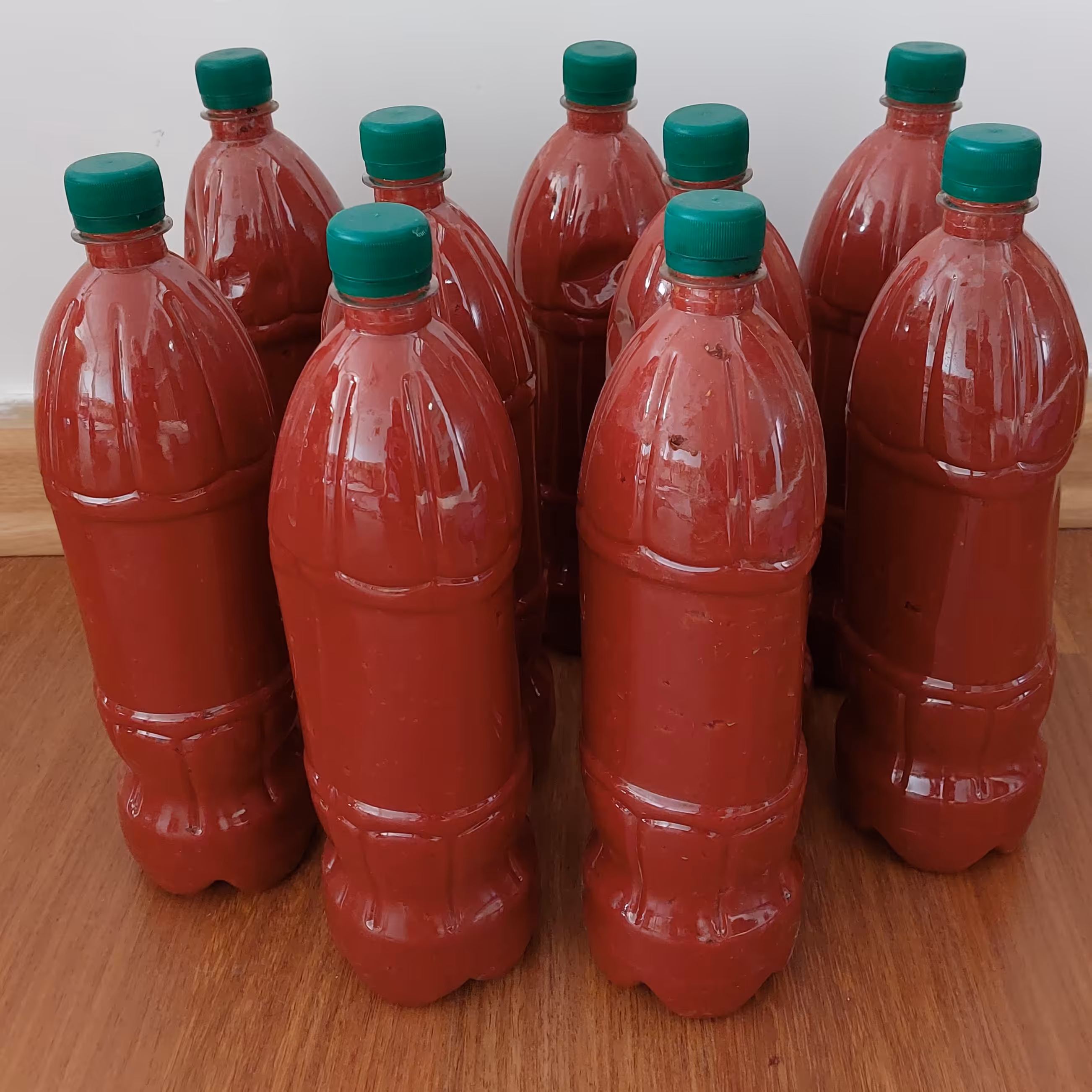 رب گوجه فرنگی خانگی آدرین بسیار خوشرنگ و ترش مزه تازه امسالی کیفیت درجه یک و صد در صد خانگی و بهداشتی 